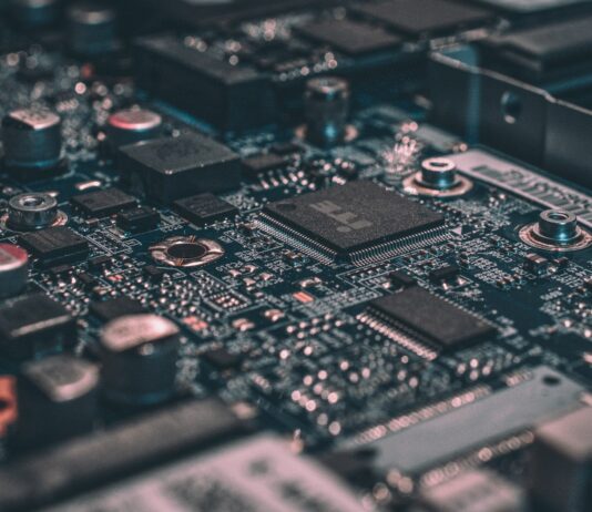 ‘기술도 나눔’…삼성전자, 중소·중견기업에 232건 특허 공개 macro photography of black circuit board