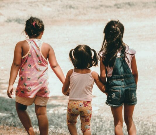 가족의 건강: 함께하는 운동의 효과 three girls holding each other hand walking towards brown soil