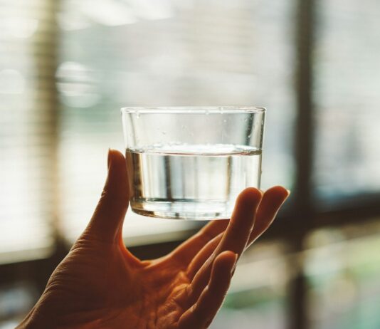 여름철 건강 지키는 5가지 필수 수칙 person holding clear glass cup with half-filled water
