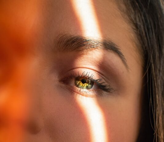 현대인들의 정신건강, 지키기 위한 작은 습관의 힘 portrait of woman face