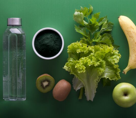 웰니스 문화, 건강한 삶을 위한 새로운 트렌드로 자리잡다 assorted fruits and vegetables on green surface