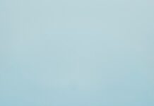 꾸준한 자기돌봄으로 지키는 일상 속 정신건강의 중요성 woman lying on road