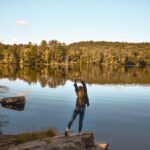 일상 속 작은 변화가 만드는 직장인 건강 트렌드…실천 가능한 루틴에 주목 a woman standing on a rock near a body of water