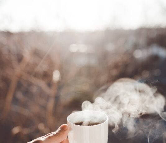 아침을 여는 힘, ‘모닝 루틴’이 바꾸는 건강한 하루 person holding white ceramic cup with hot coffee